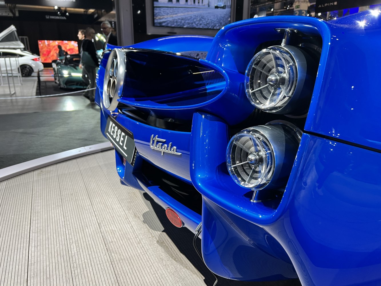 Distinctive quad round headlights and bold front grille design