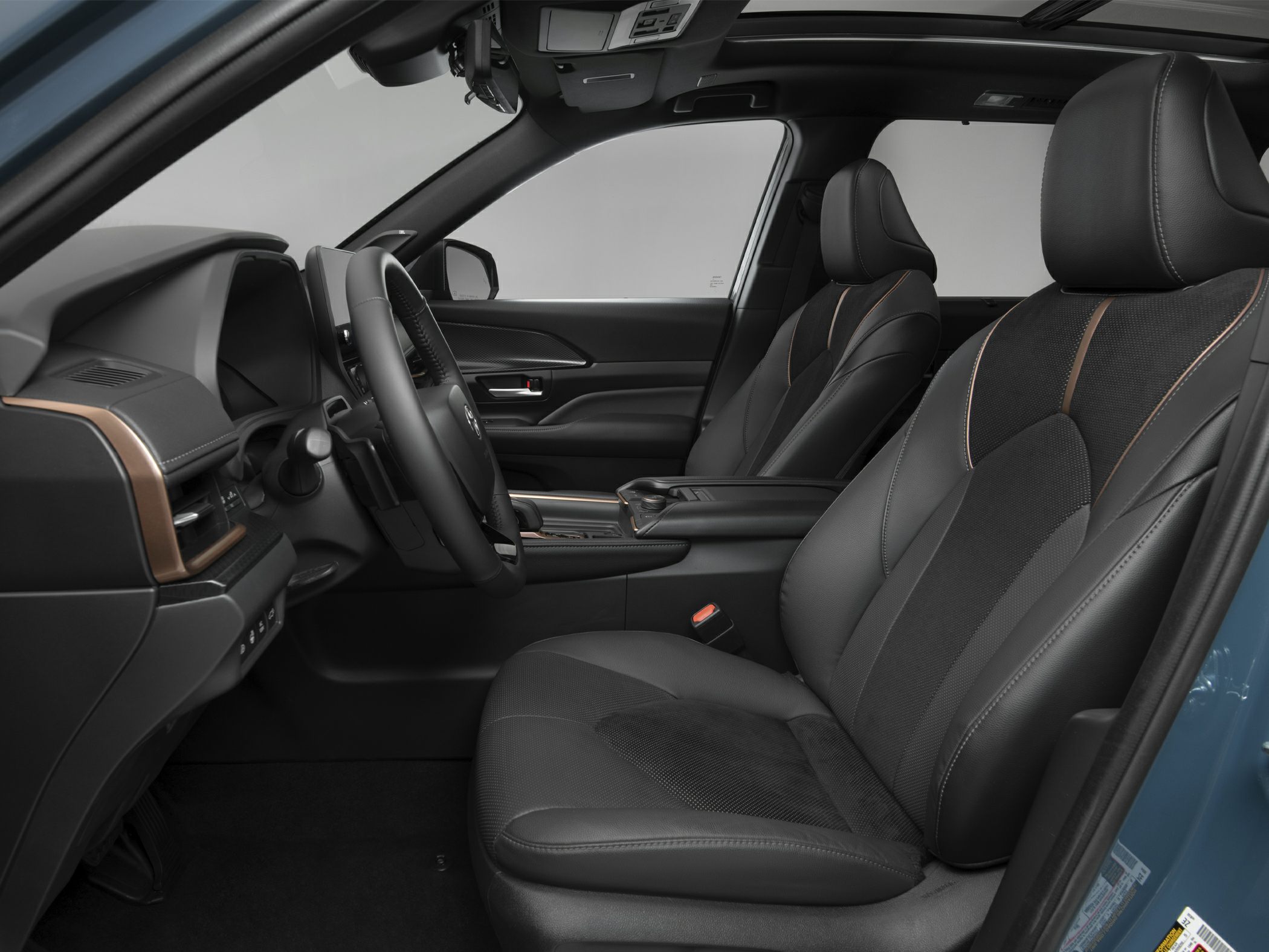 Premium front seats and advanced cockpit interior design