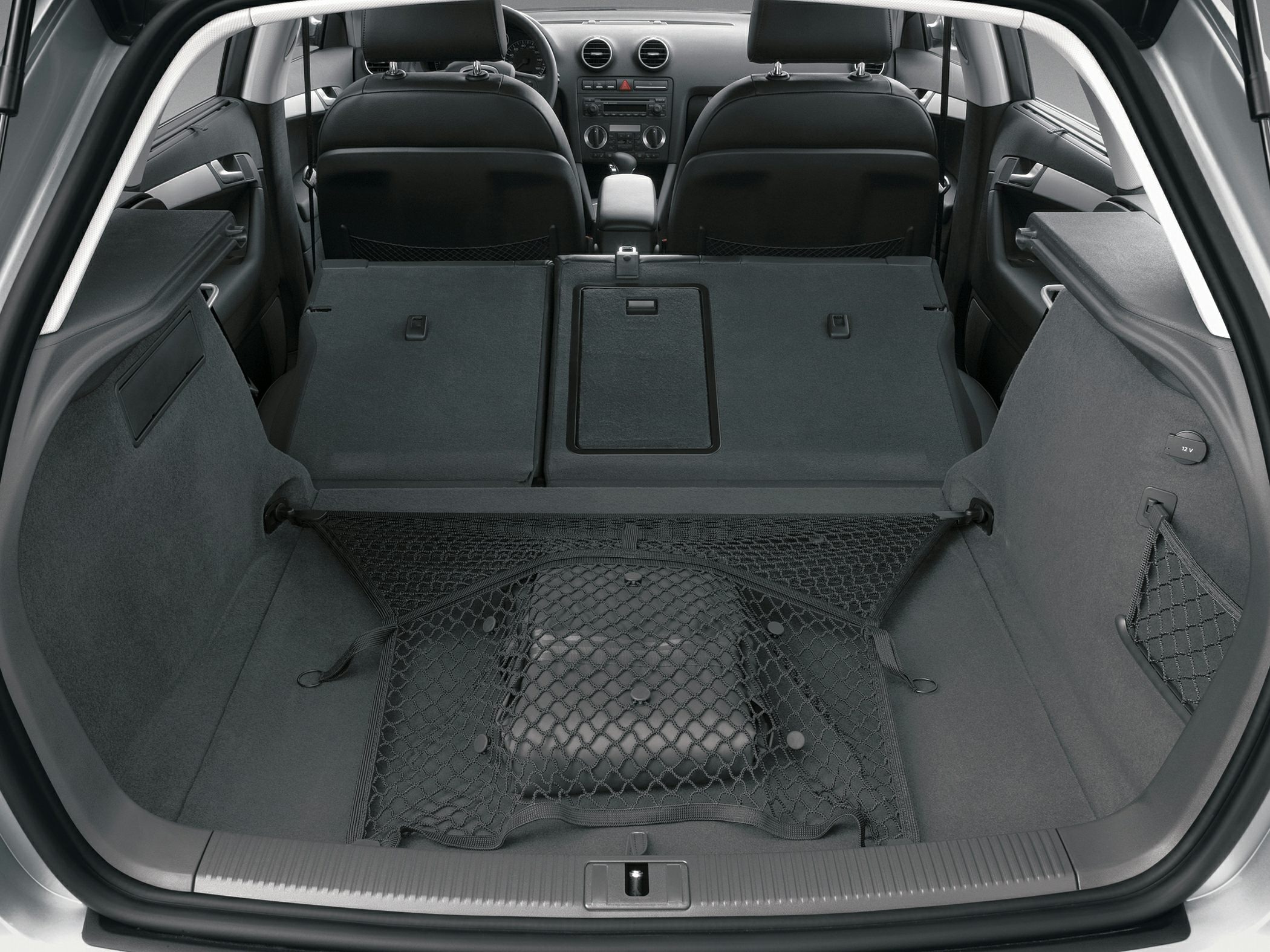 Cargo area with folded rear seats and cargo net