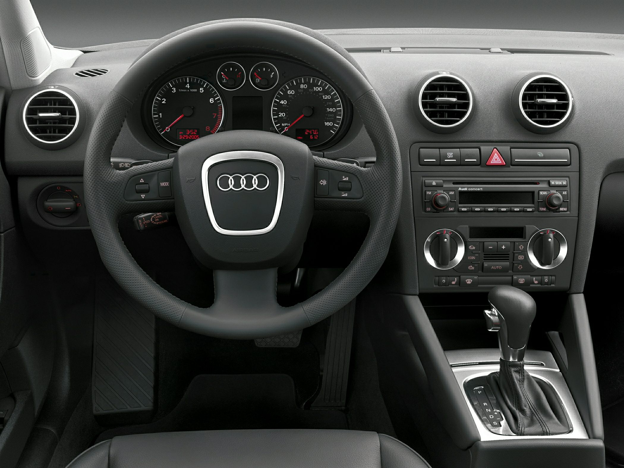 Dashboard and steering wheel with central console and gear shift
