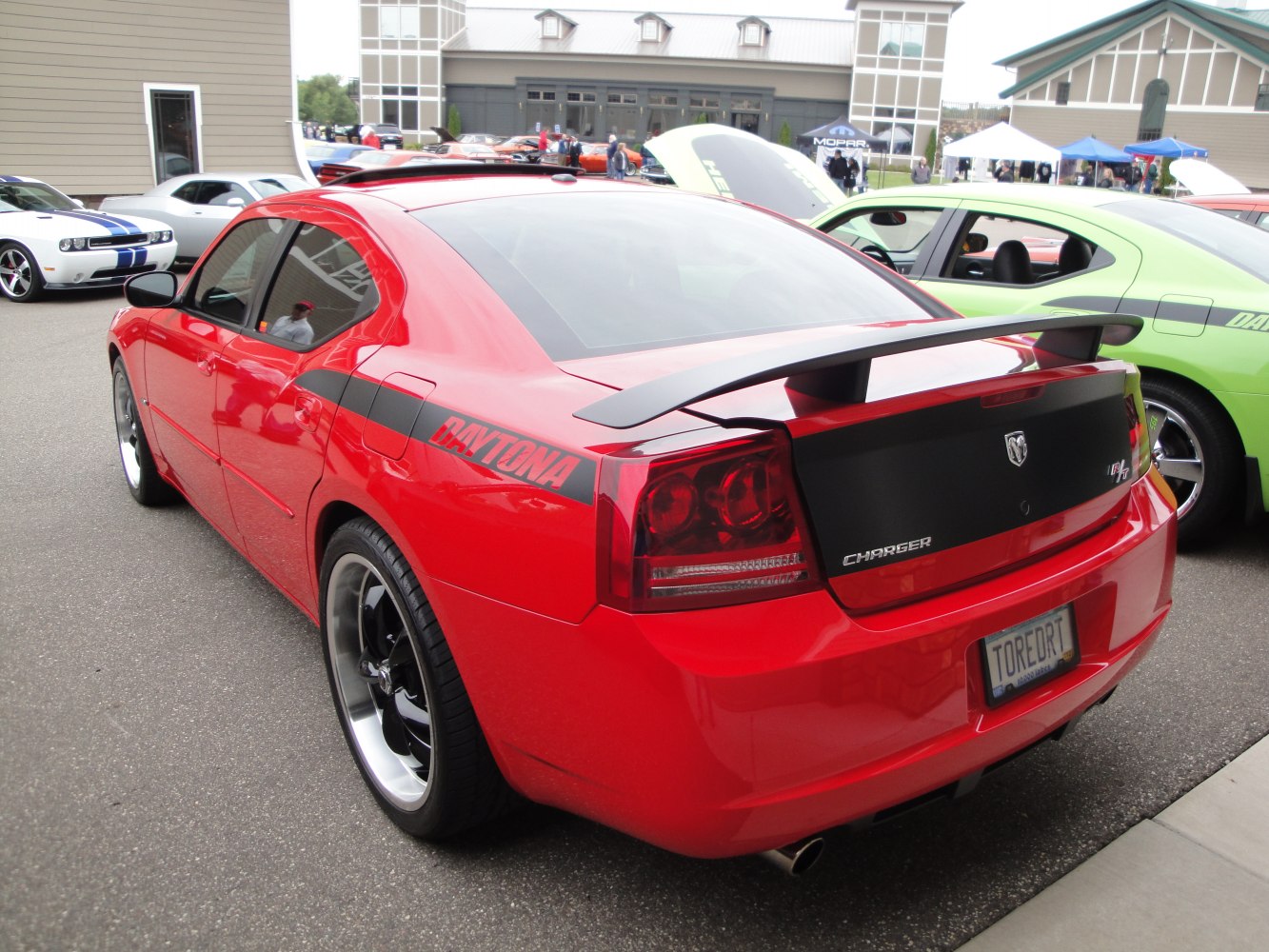 Rear and side view with Daytona stripes and spoiler
