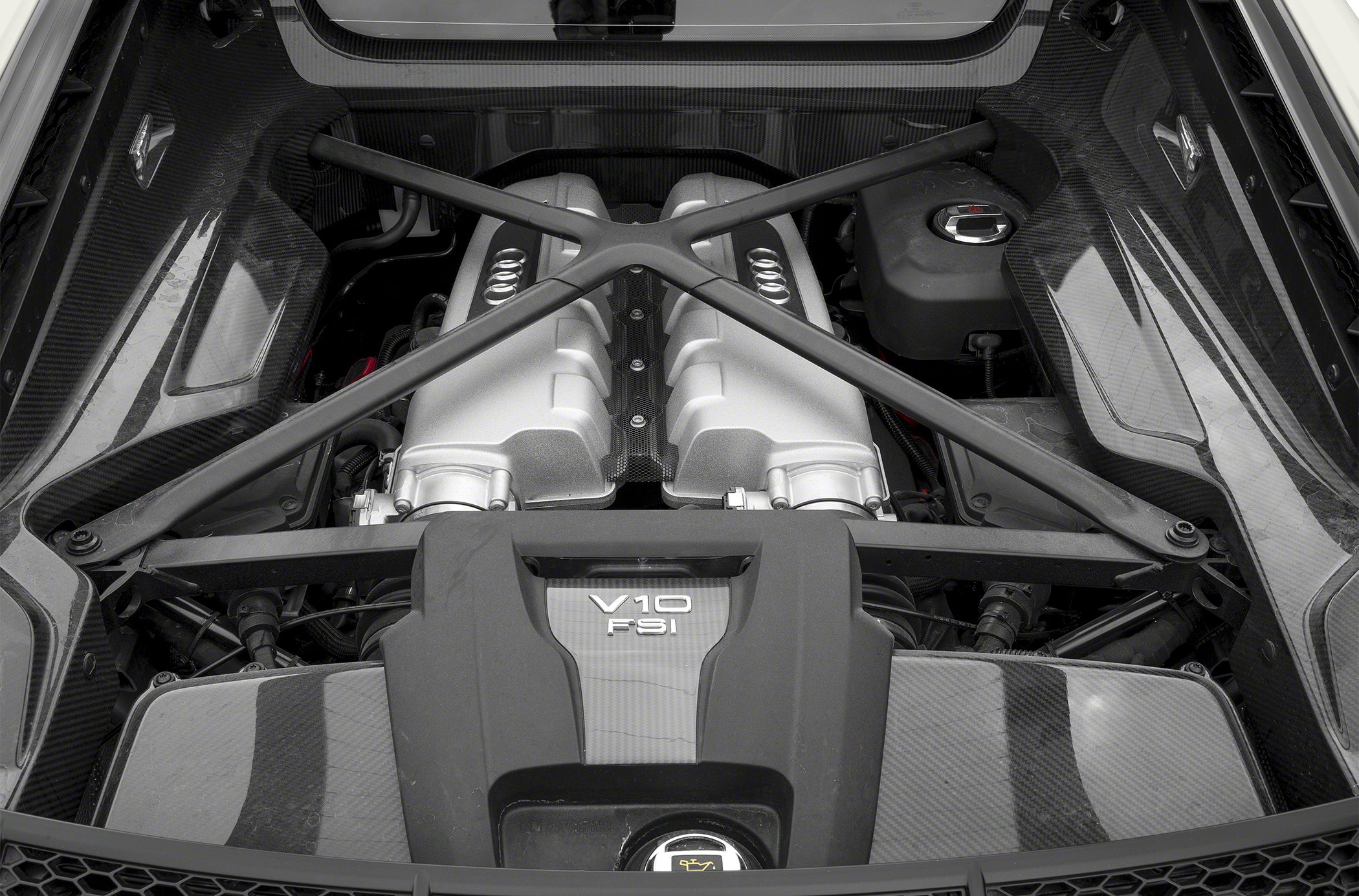 V10 FSI mid-engine with carbon fiber framework and cross brace