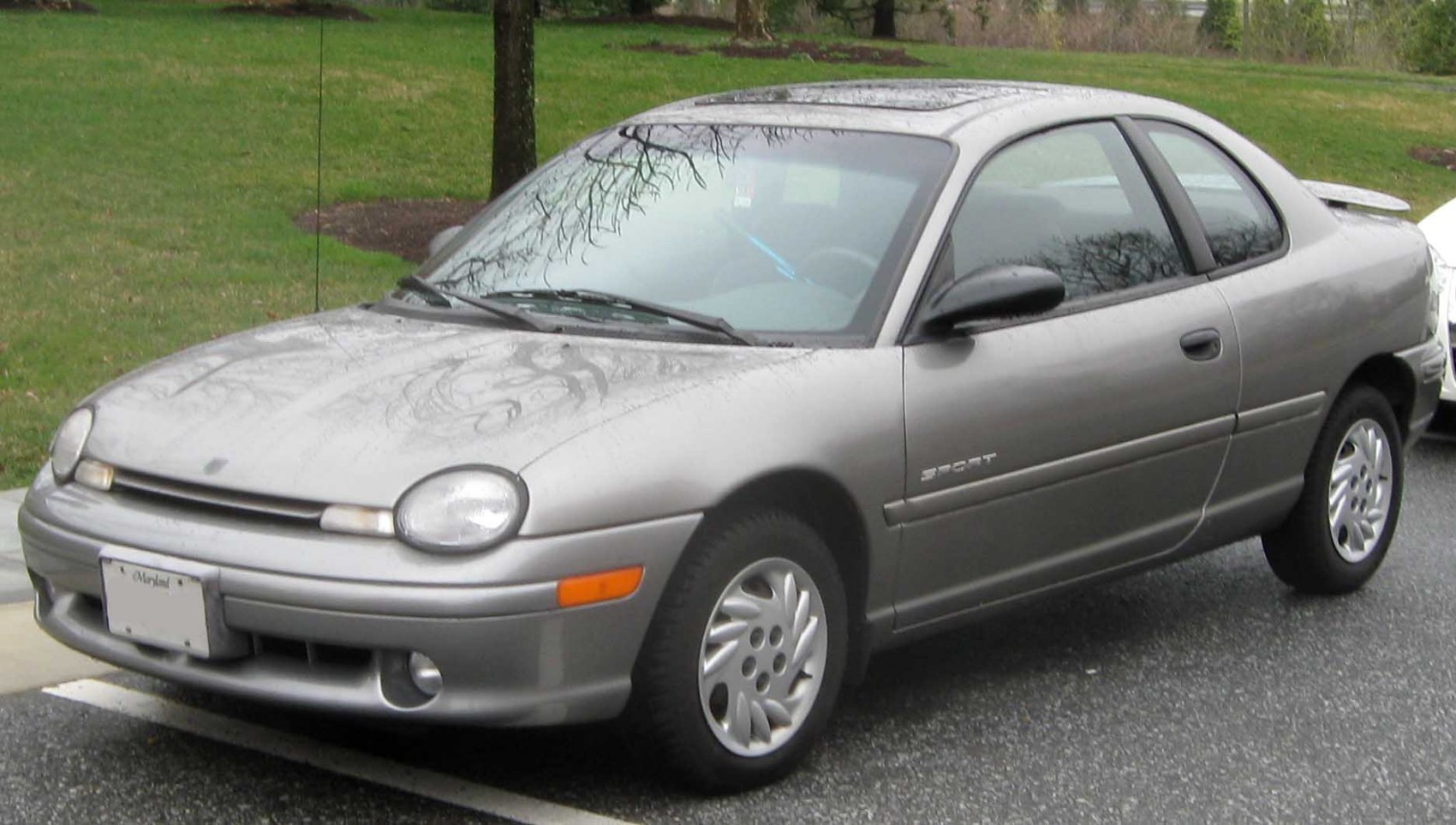 Compact coupe with round headlights and sunroof