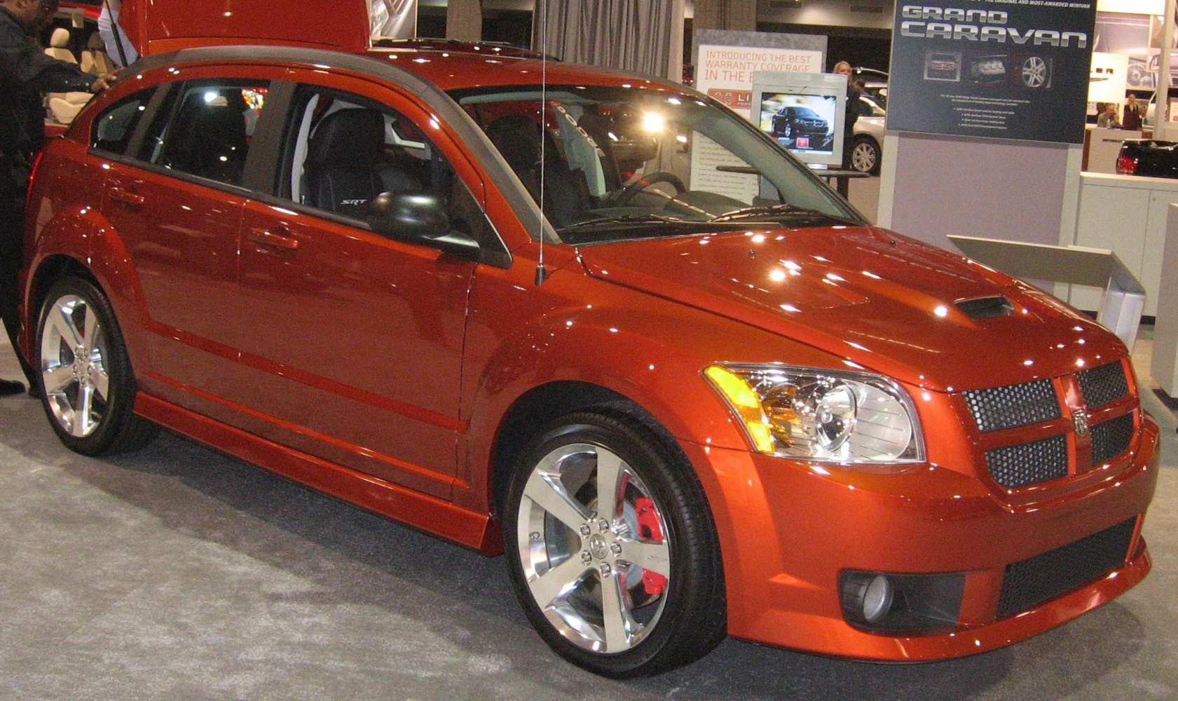 Sporty front angle with hood scoop and alloy wheels
