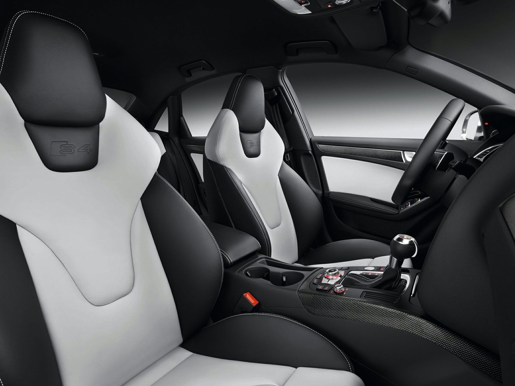 Sport seats with carbon fiber trim and manual gear knob