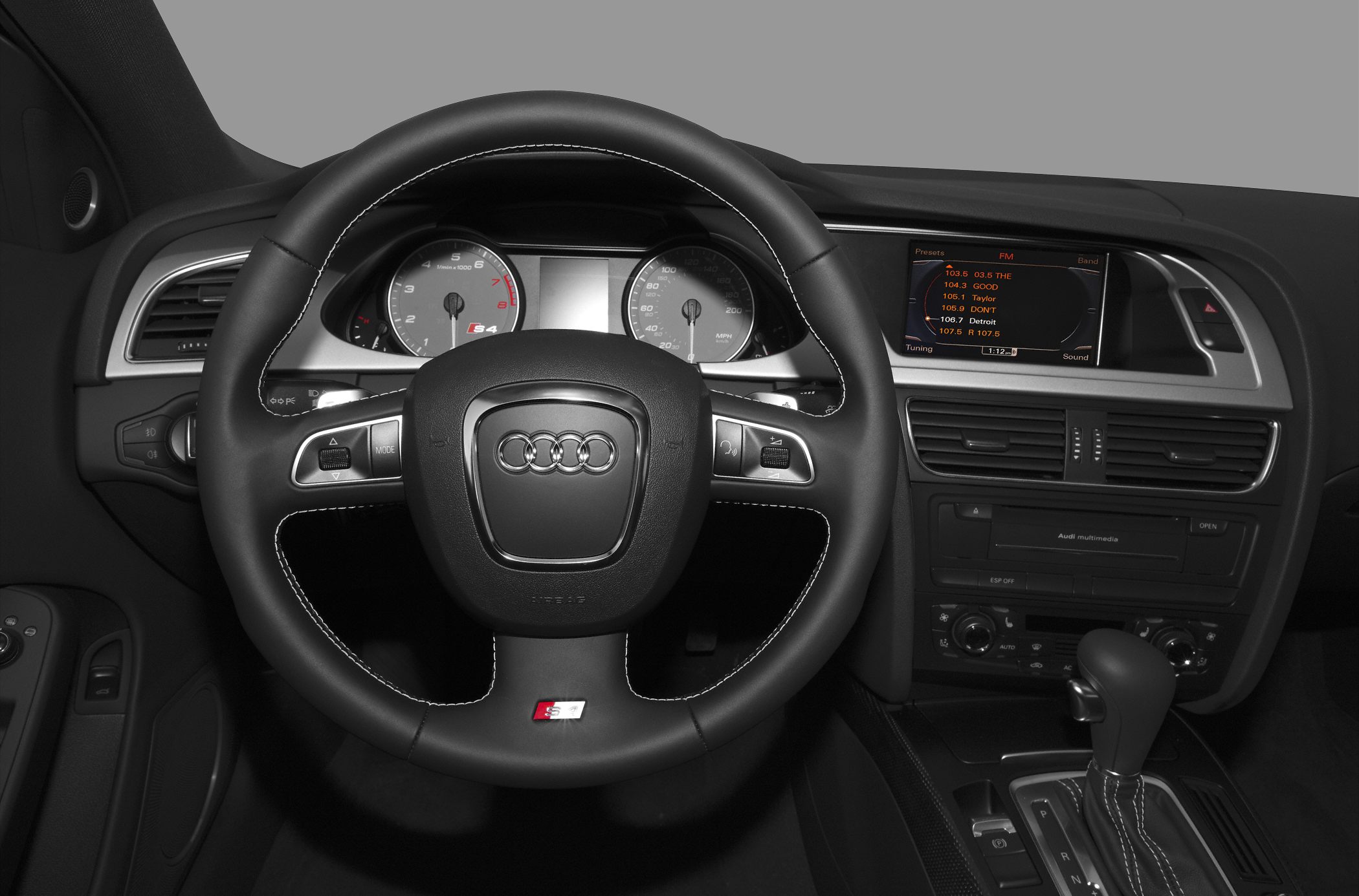 Steering wheel, instrument cluster, multimedia dashboard, automatic gear shift