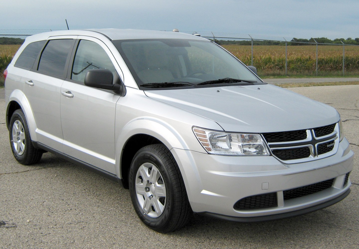Mid-size SUV front side exterior with distinctive grille and wheel design