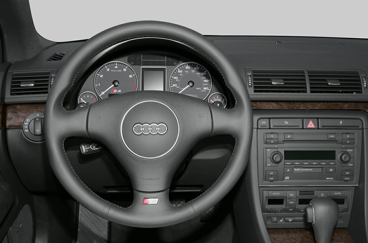 Audi S4 8E B6 steering wheel with dashboard and center console