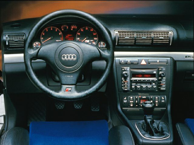 Dashboard with steering wheel and manual gearshift