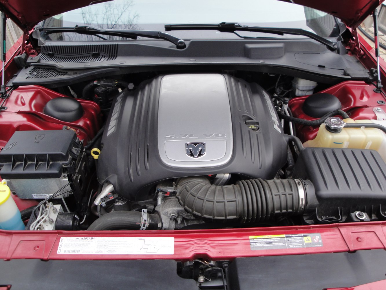 5.7L V8 HEMI engine with air intake in engine bay