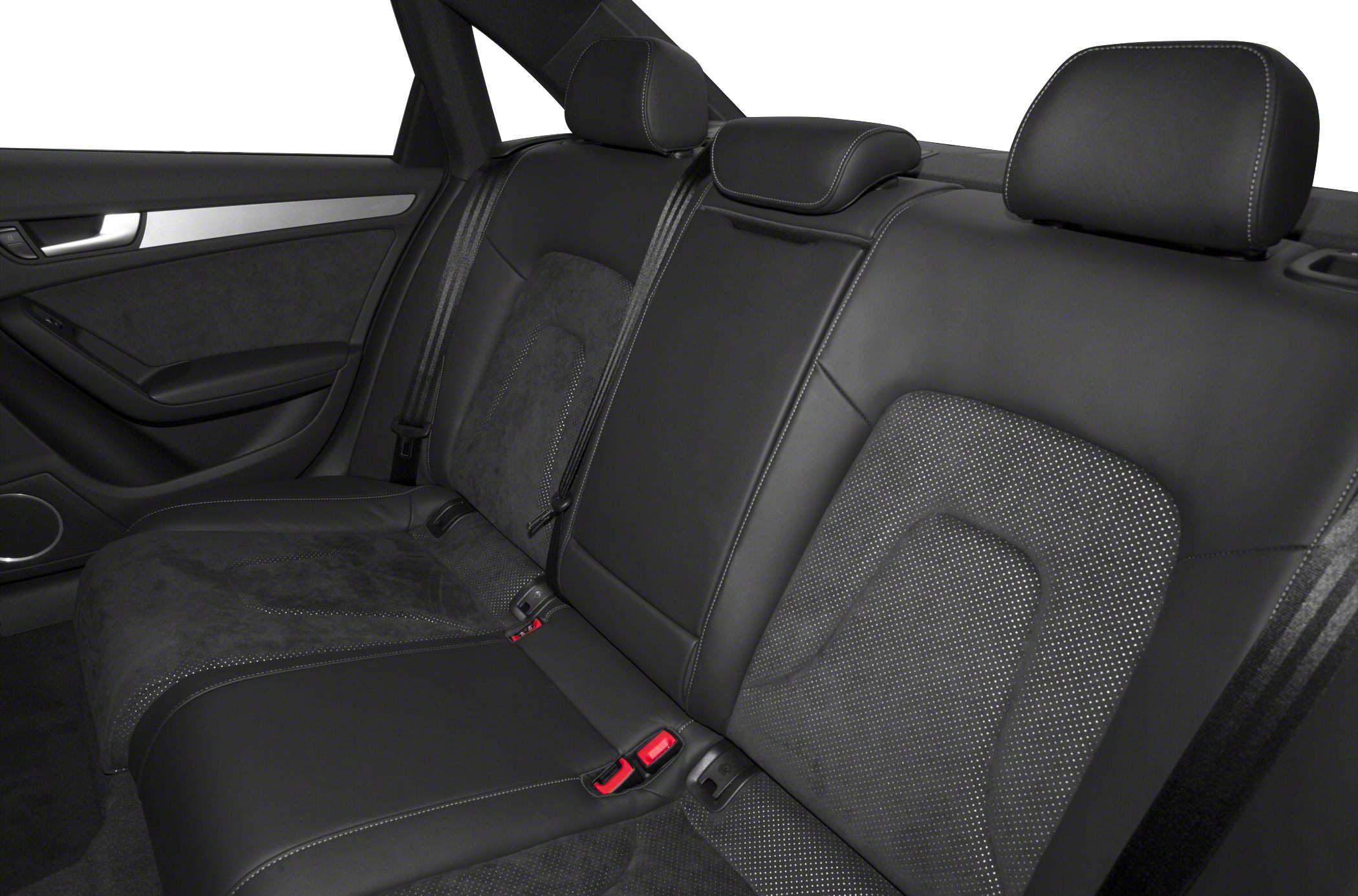 Leather and suede rear seats with headrests and seat belts