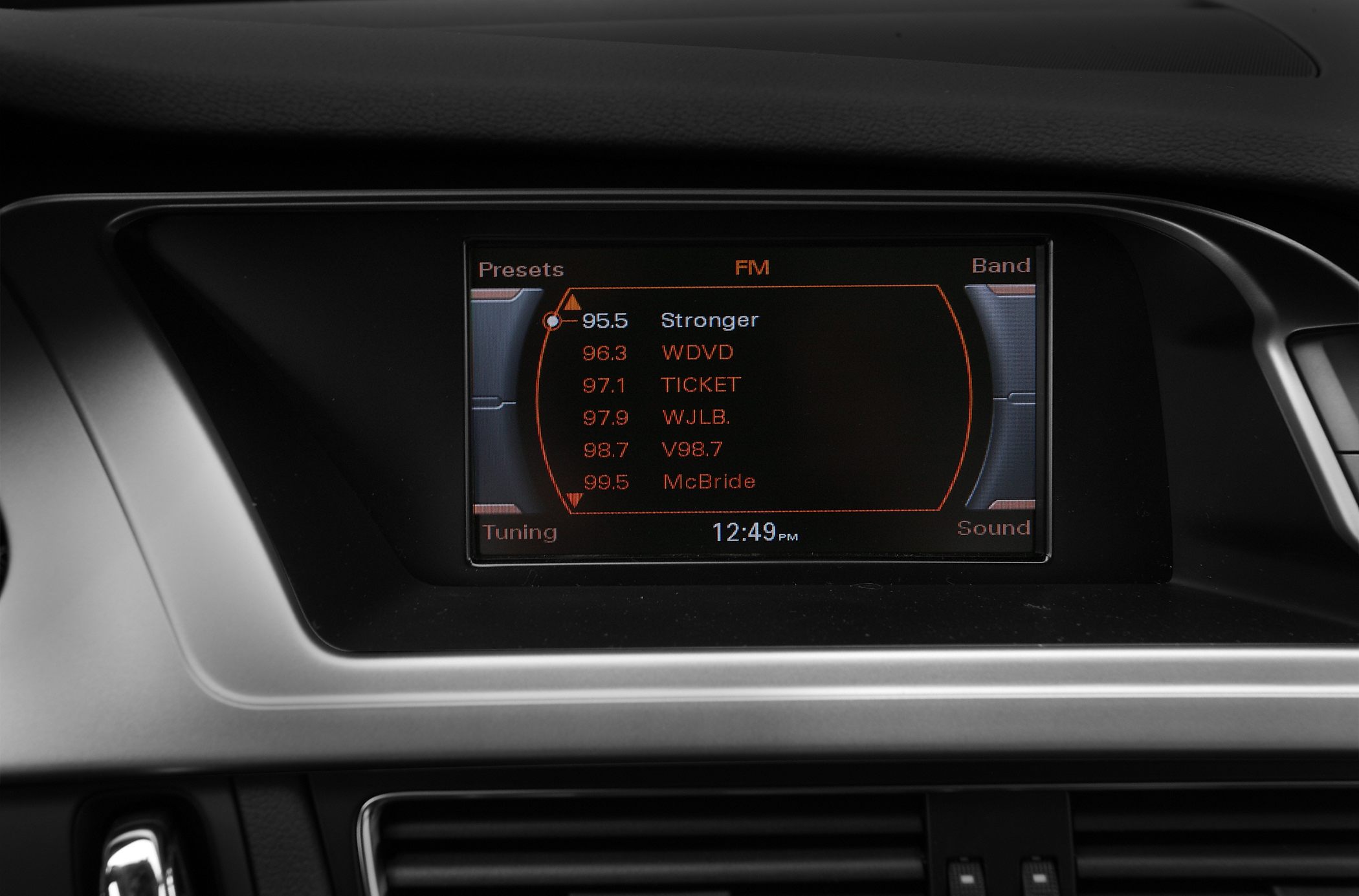 FM radio display with presets and tuning interface