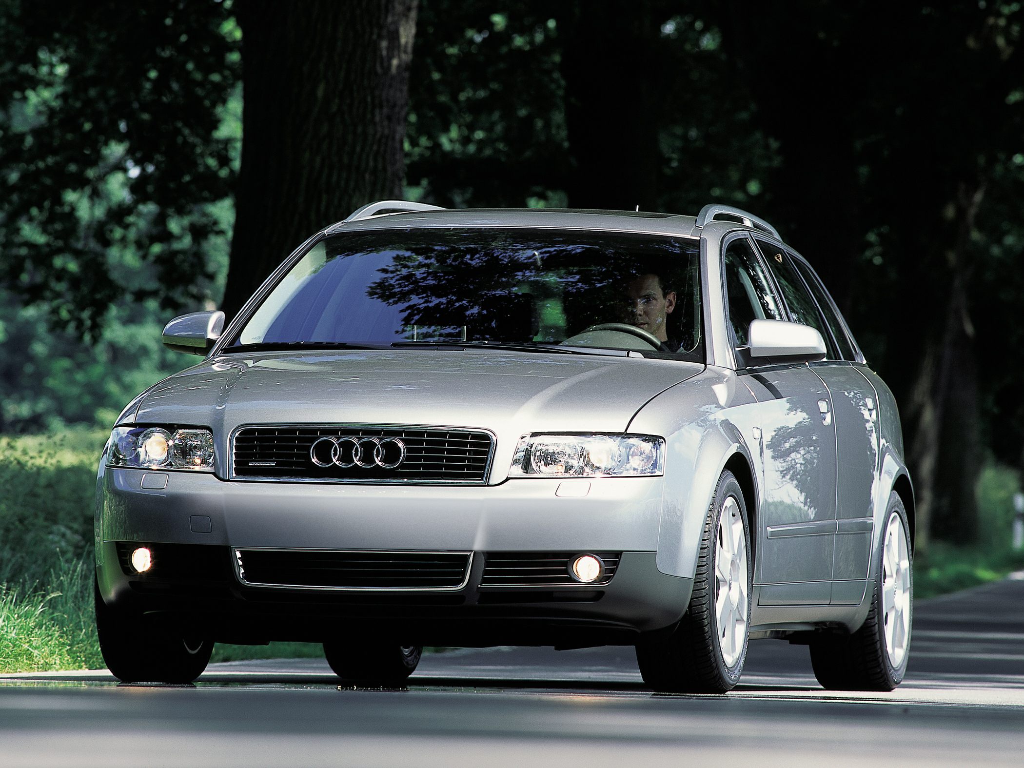 2002 Audi A4 Avant (B6 8E) Front View