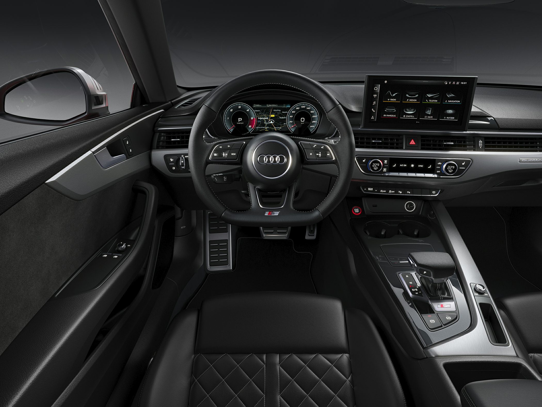 Steering wheel, digital instrument cluster, center console with multimedia display
