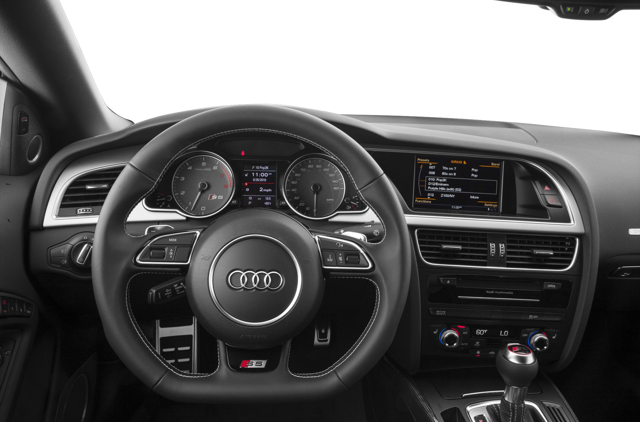 Steering wheel with instrument cluster and multimedia dashboard display