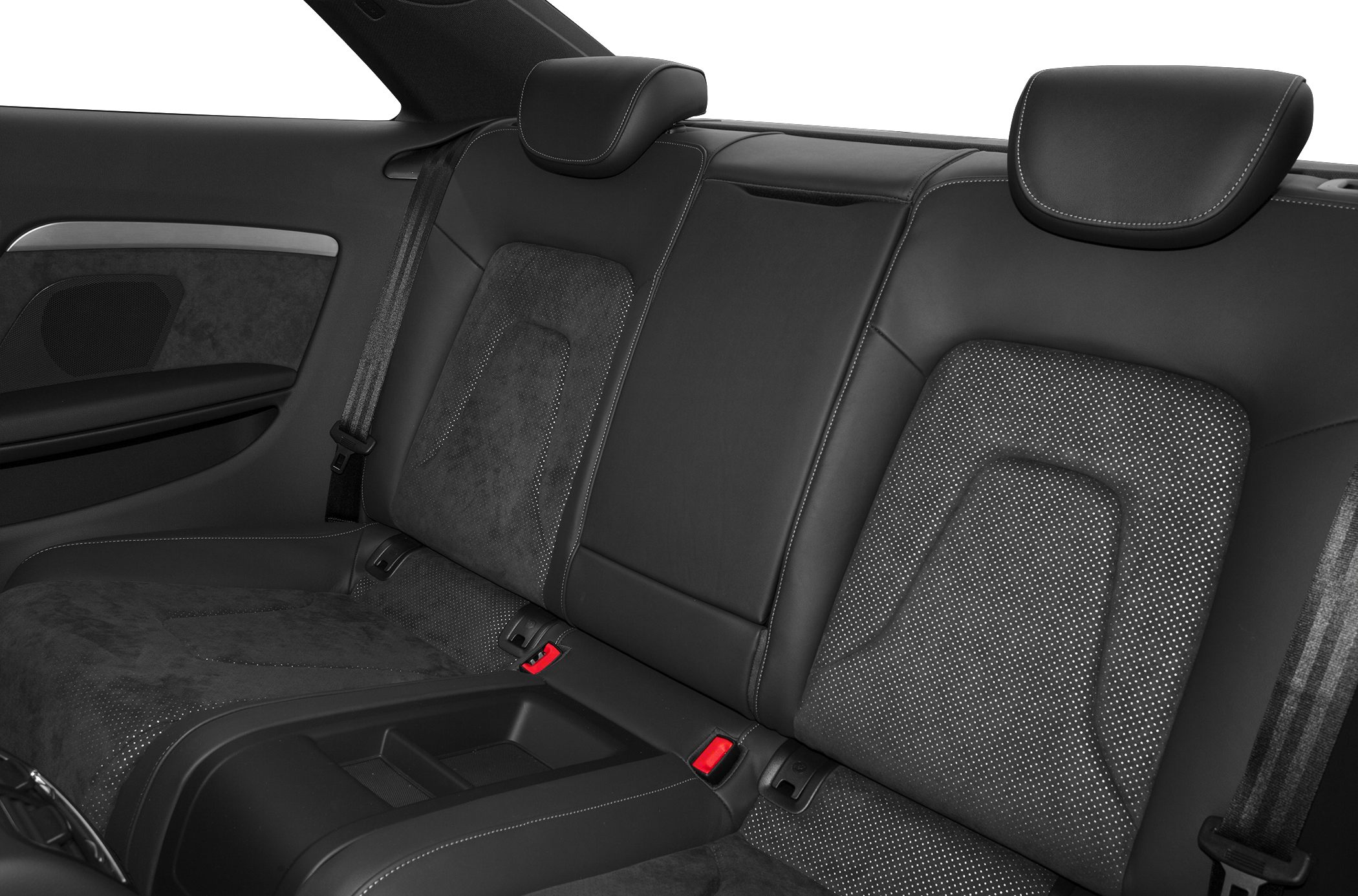 Rear seat with black leather and Alcantara upholstery, integrated armrest, and seatbelt.