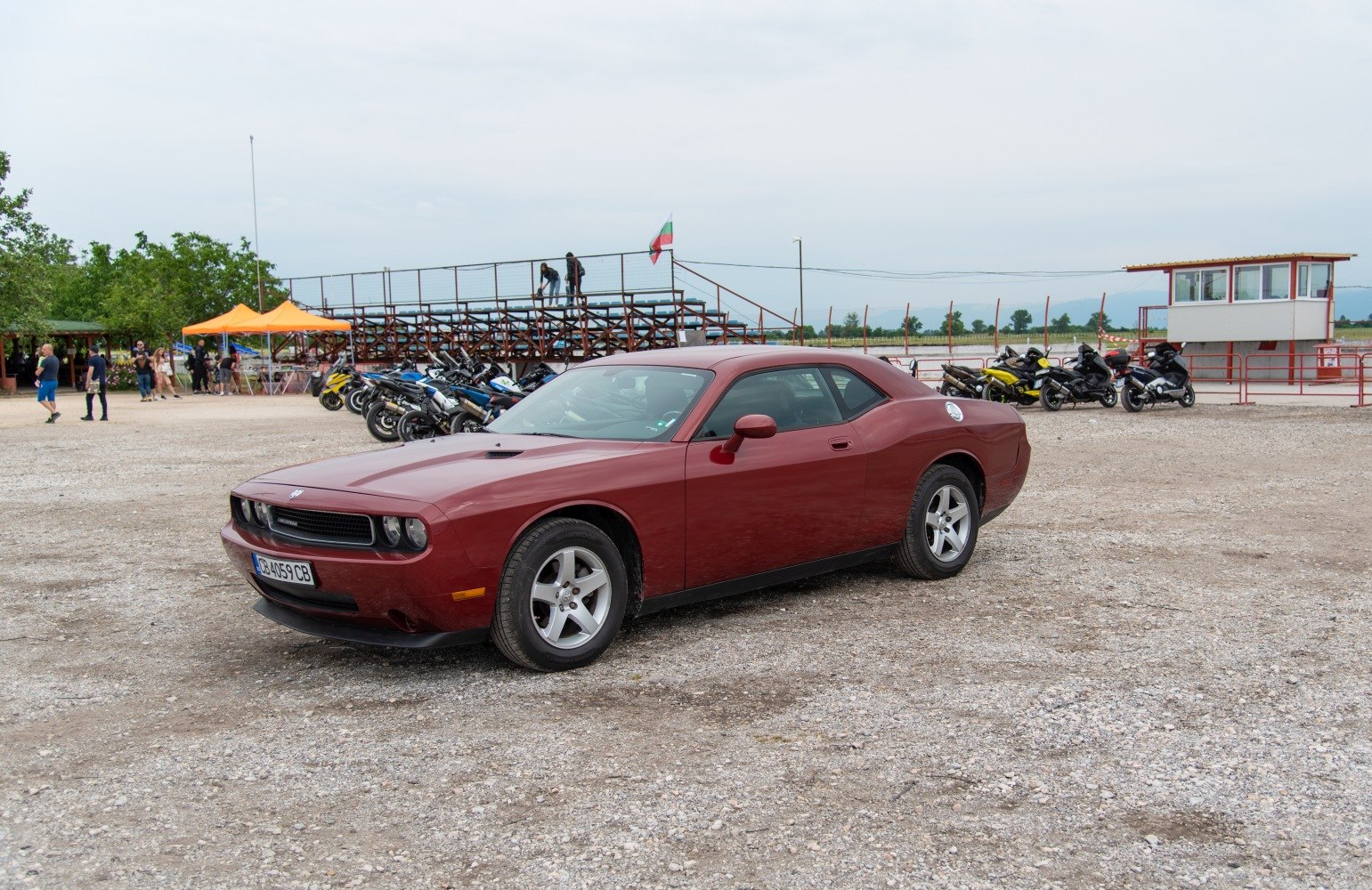 Retro muscle car design with bold sports coupe body