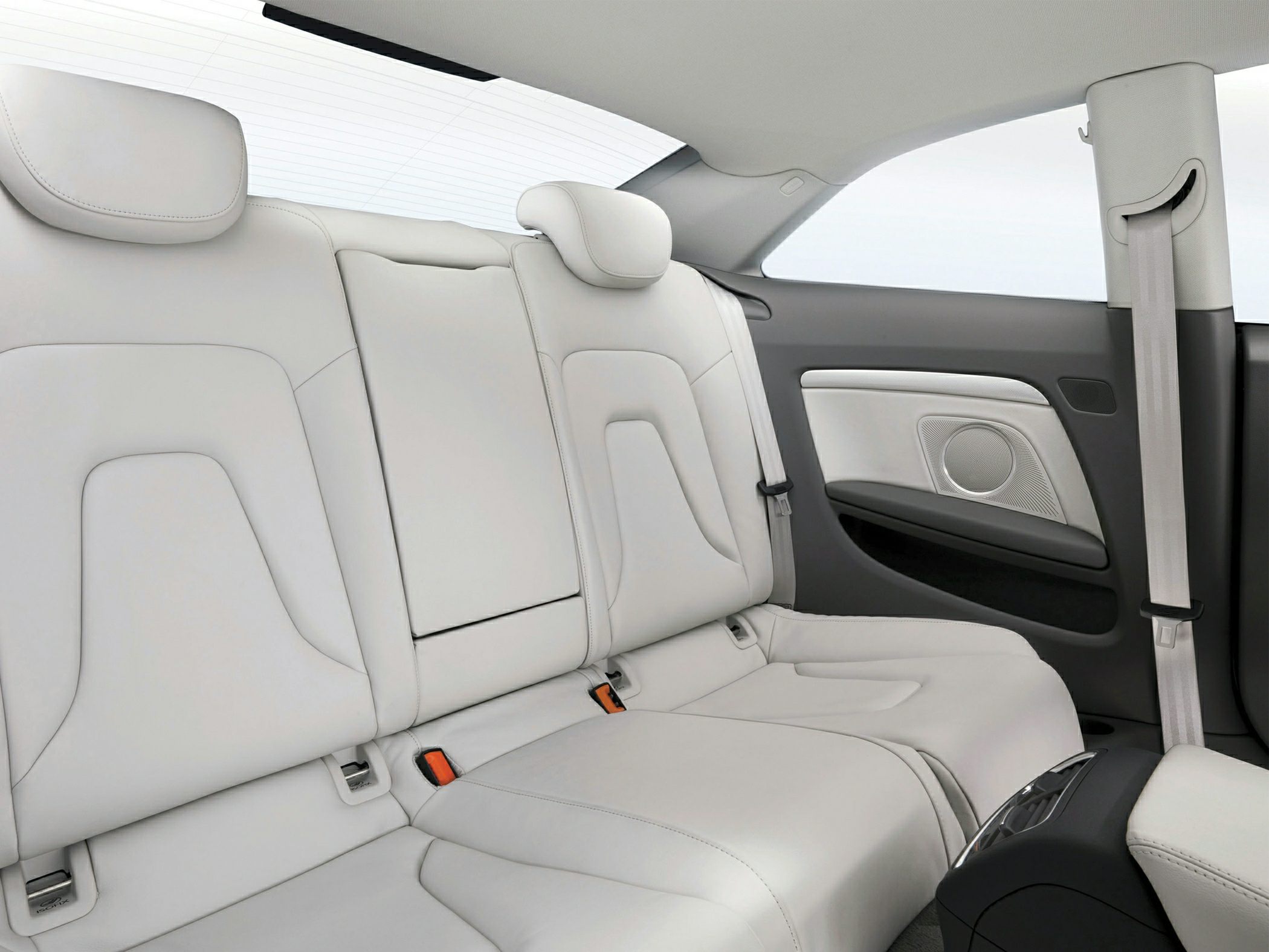 Leather rear seats with headrests and seat belts