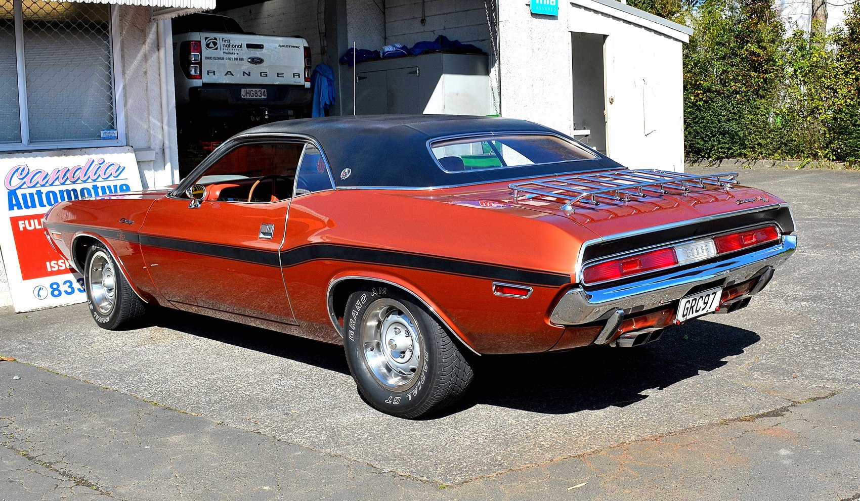 Rear-side profile with vinyl roof and chrome luggage rack