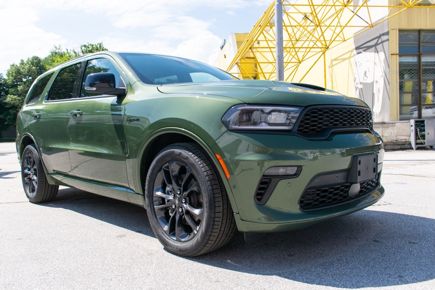 Aggressive front grille and black alloy wheels.