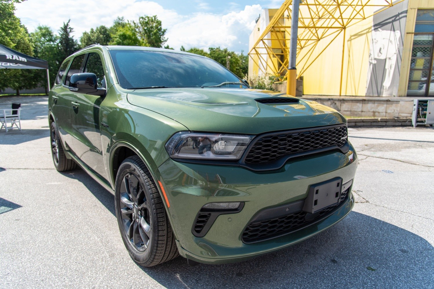 SUV front with black grille and hood scoop