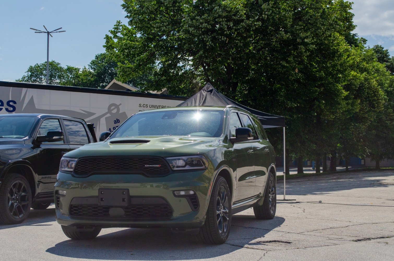 Front view of SUV with hood scoop and black grille