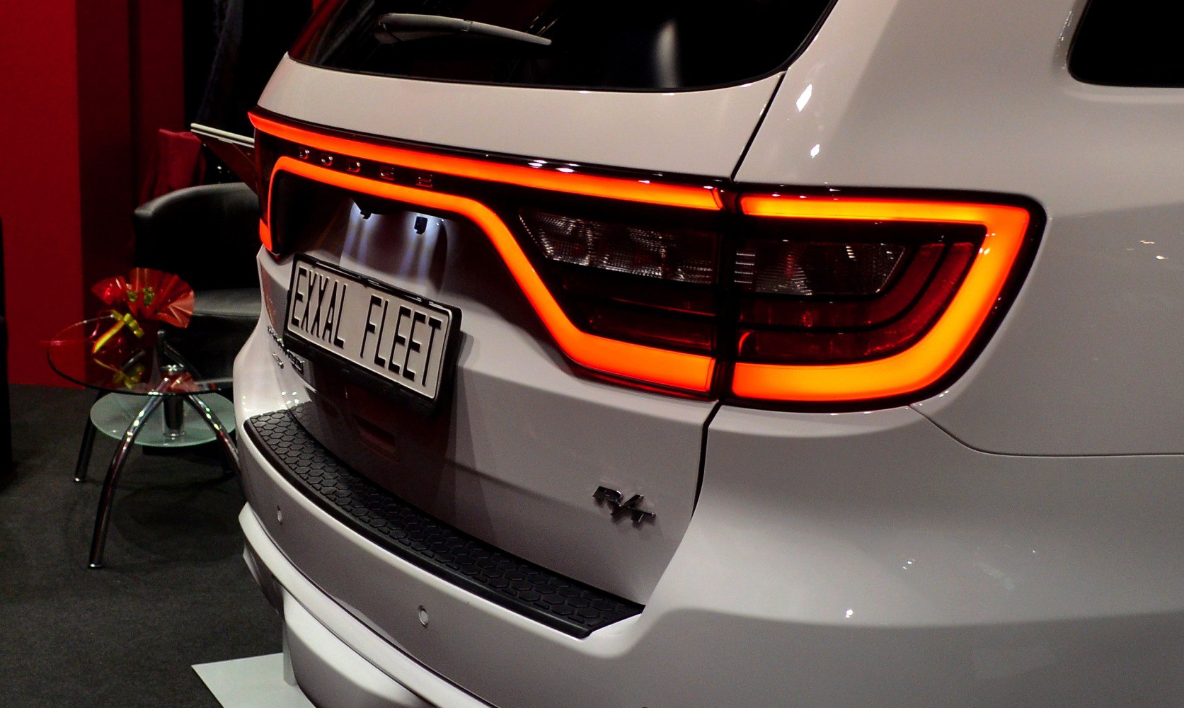 Rear LED tail light with distinctive lighting pattern and R/T badge