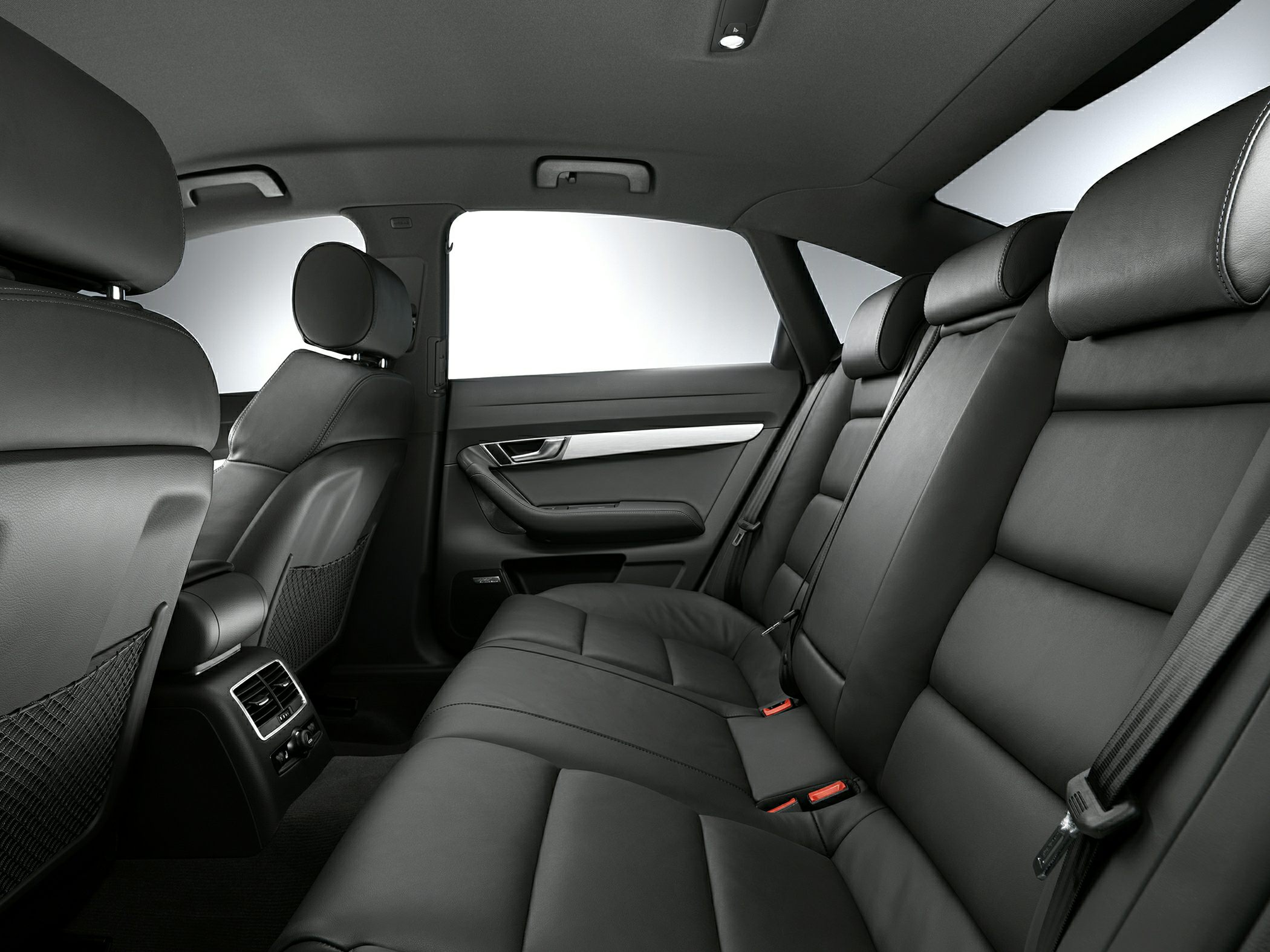 Rear leather seats and interior comfort features