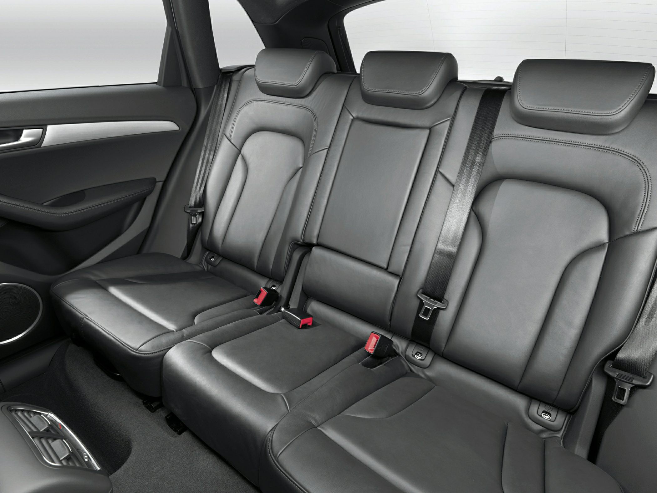 Black leather rear seats with headrests and seat belts