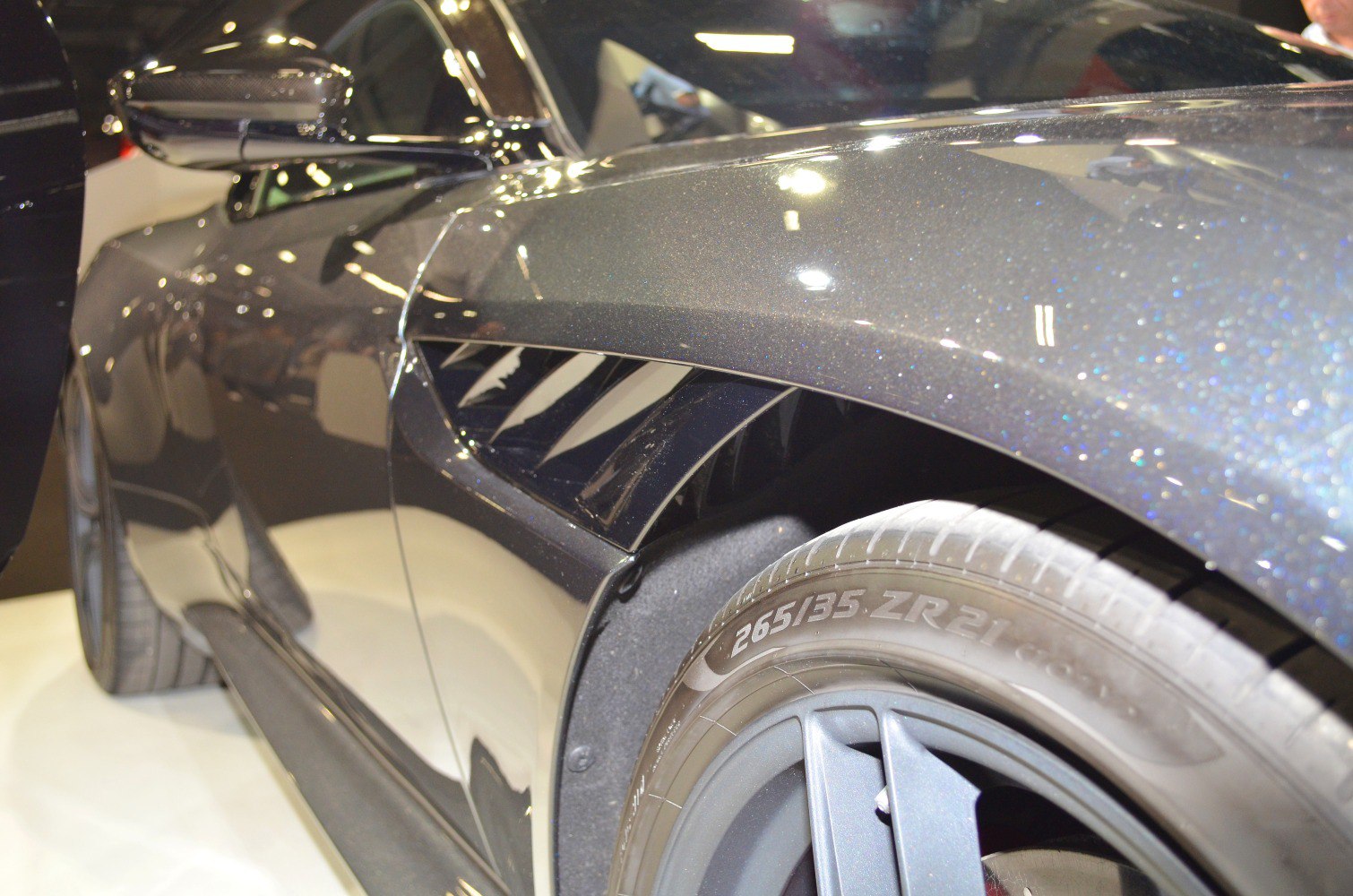 Side vent and front wheel with tire detail