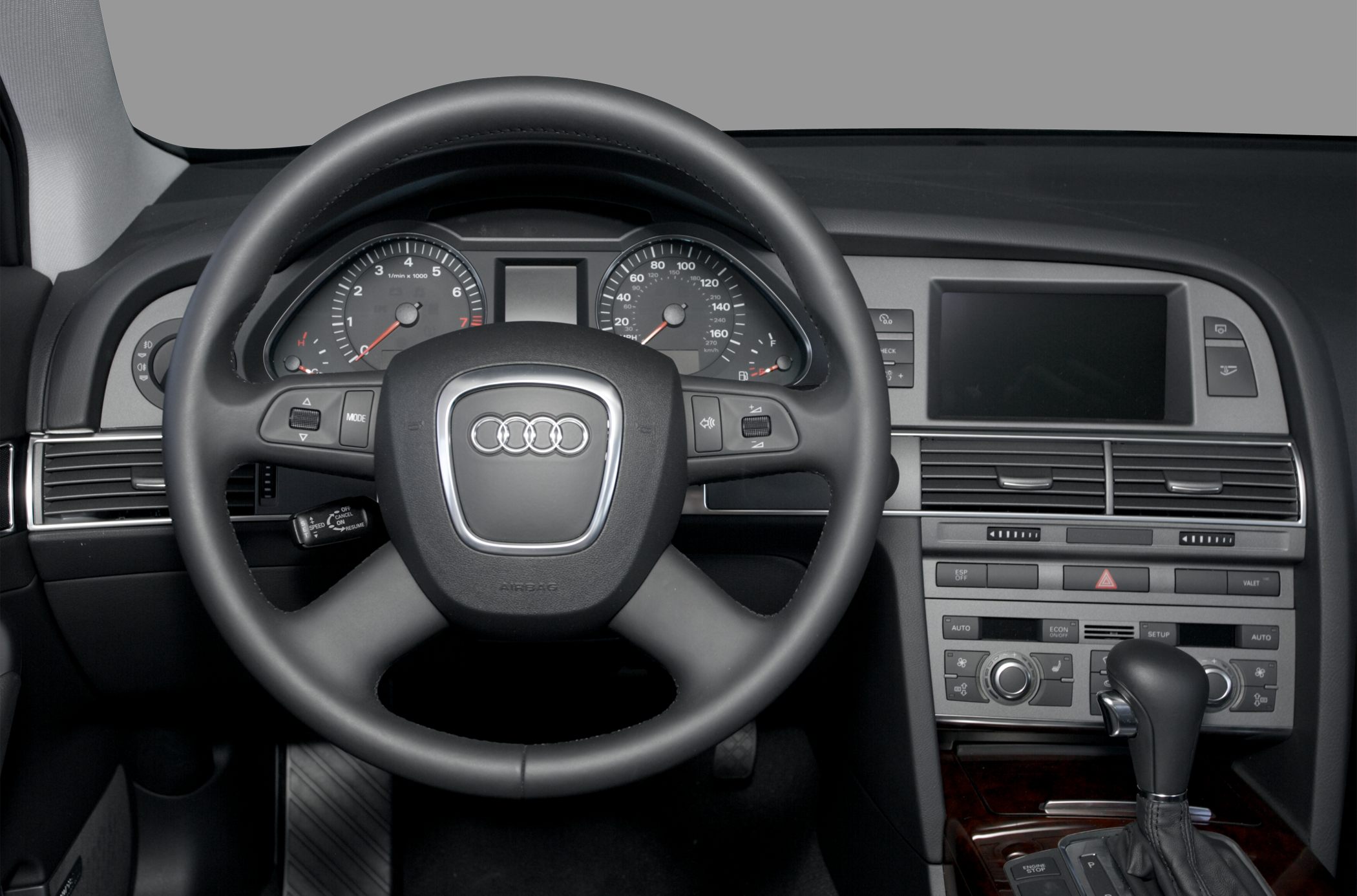 Steering wheel, dashboard, central console, and gear shifter