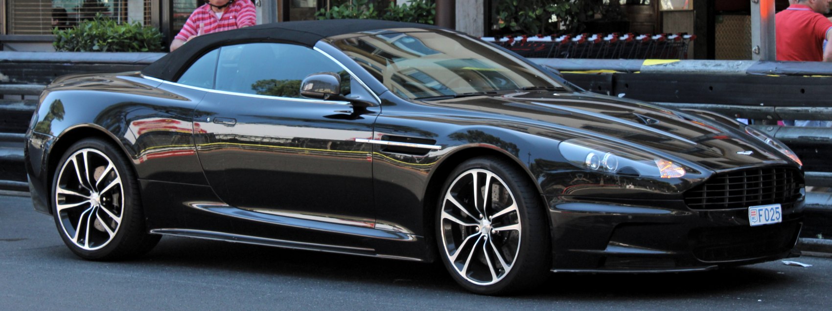 Convertible with dynamic coupe design and stylish alloy wheels