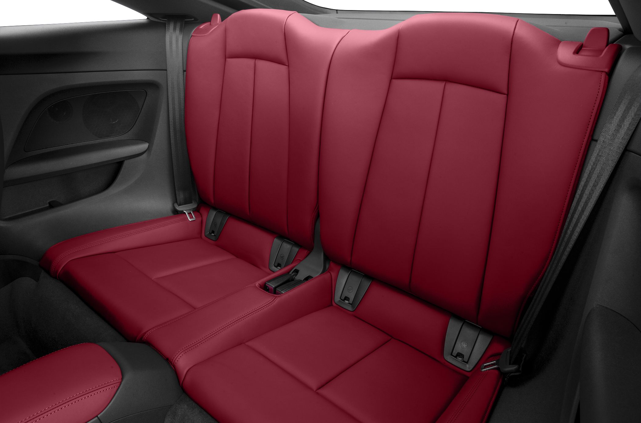 Rear seats with red leather upholstery and seat belts