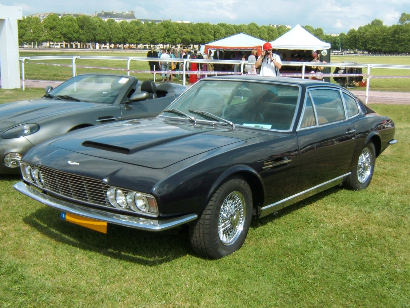 Vintage sleek car with wire-spoke wheels and front hood scoop