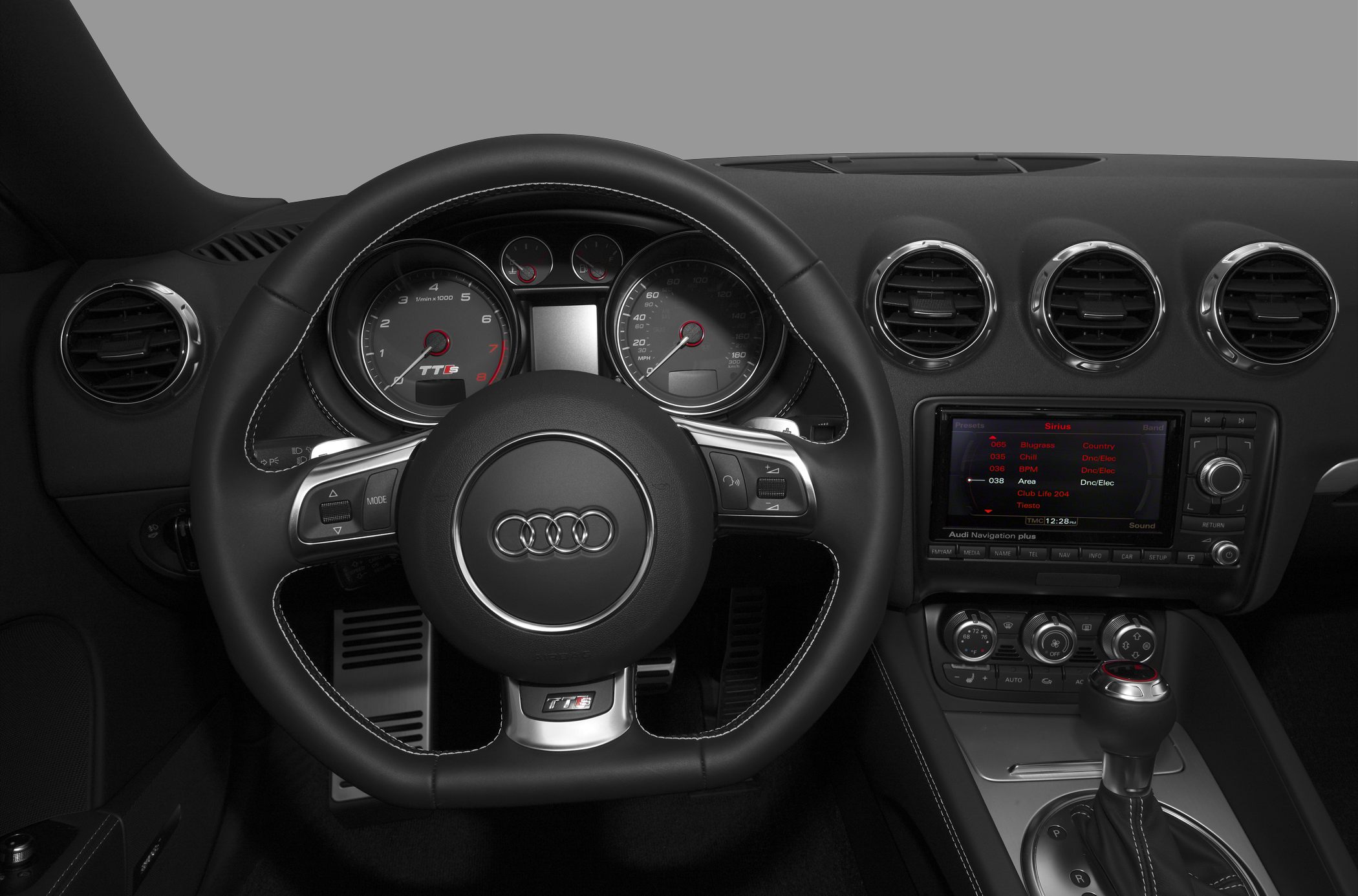 Sporty steering wheel with advanced dashboard and controls