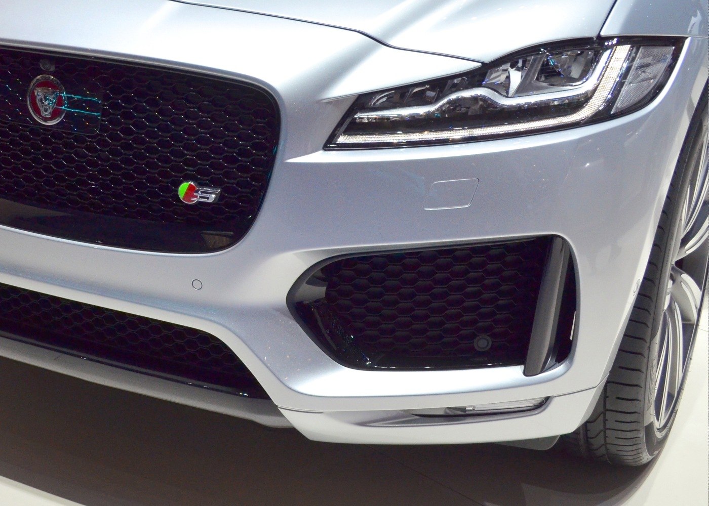 Close-up of front grille and LED headlight with sporty design