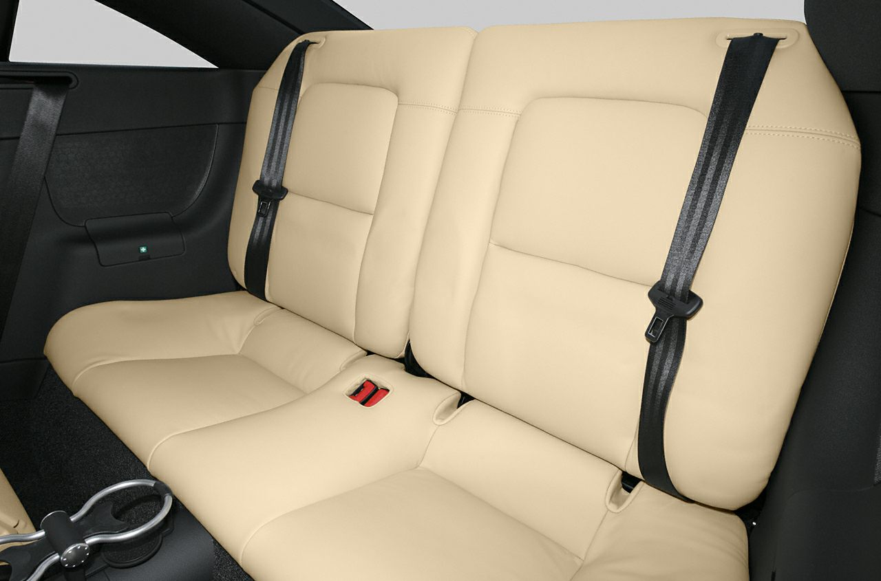 Beige leather rear seats with integrated black seat belts
