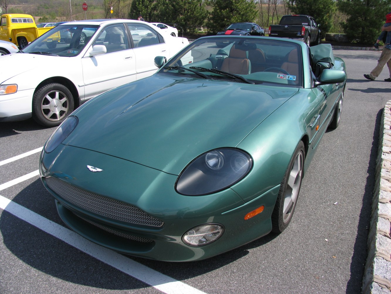 Convertible with mesh front grille and oval headlights, sleek hood