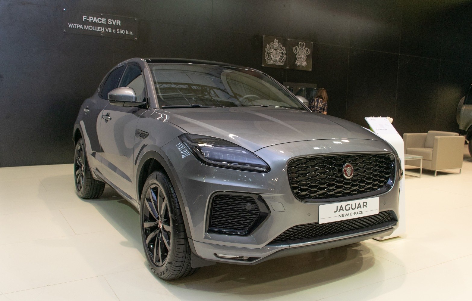 Luxury SUV front grille and LED headlights design