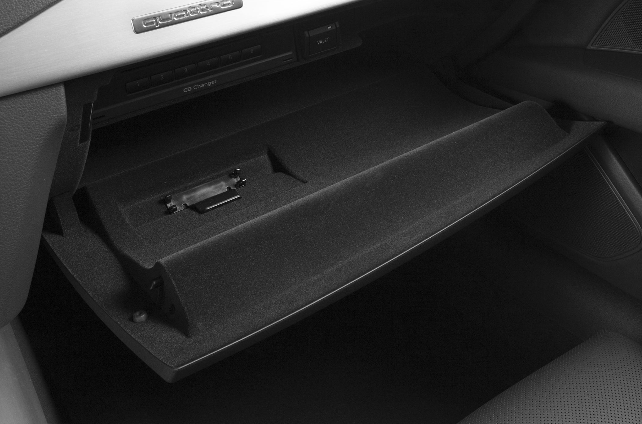 Glove compartment with Quattro badge and CD changer slot
