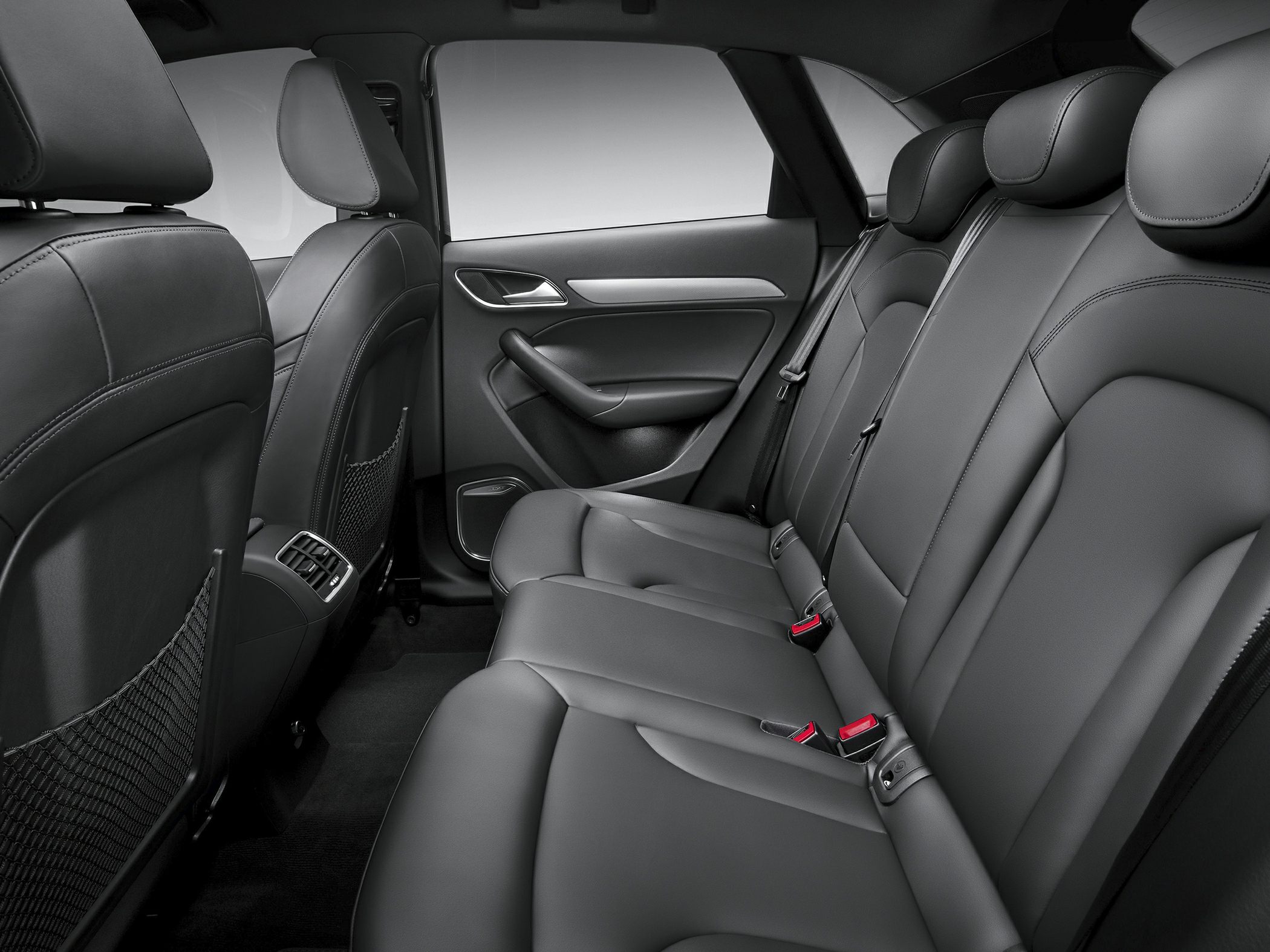 Rear seats with leather upholstery and rear air vents