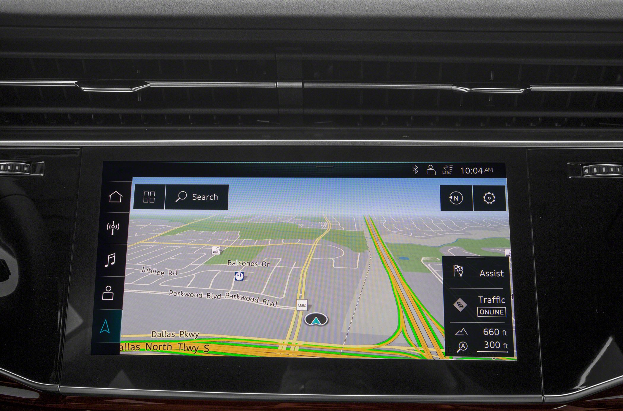 High-resolution navigation screen with traffic and assist features