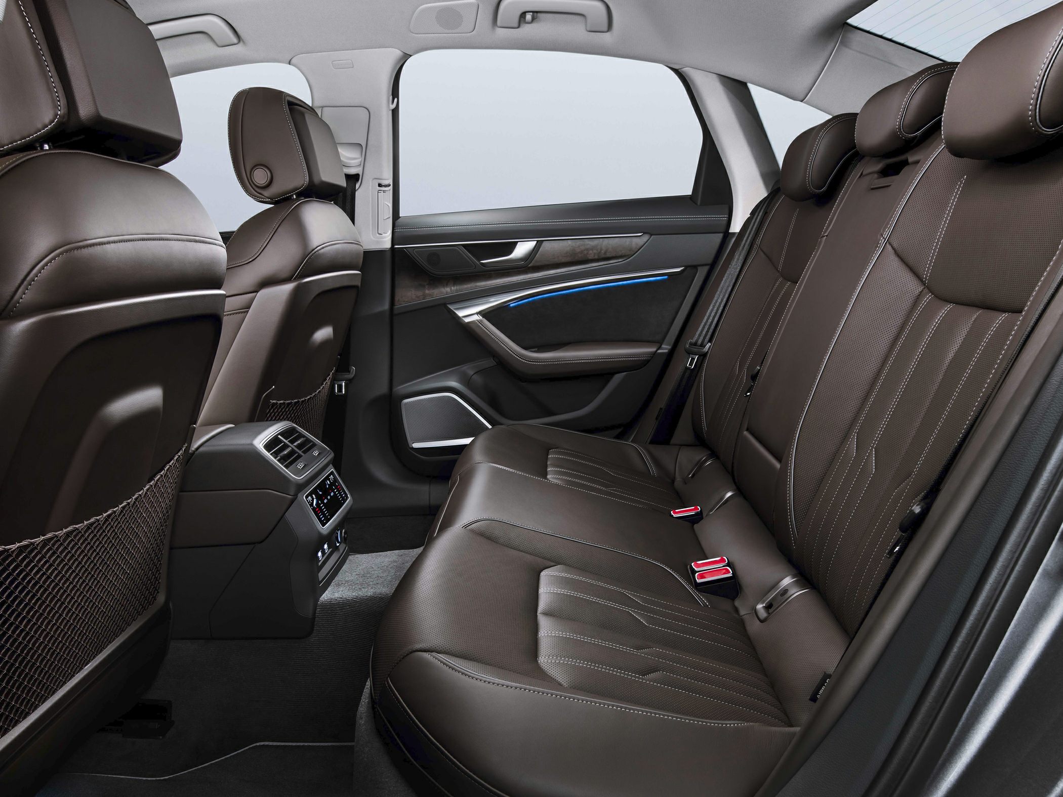 Luxury leather rear seats with advanced climate control unit