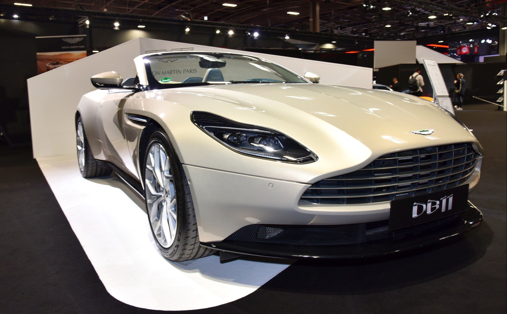 2019 convertible front view with LED headlights and sporty rims