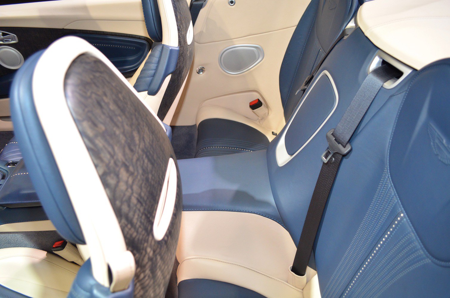 Two-tone leather rear seats with seatbelt and premium stitching