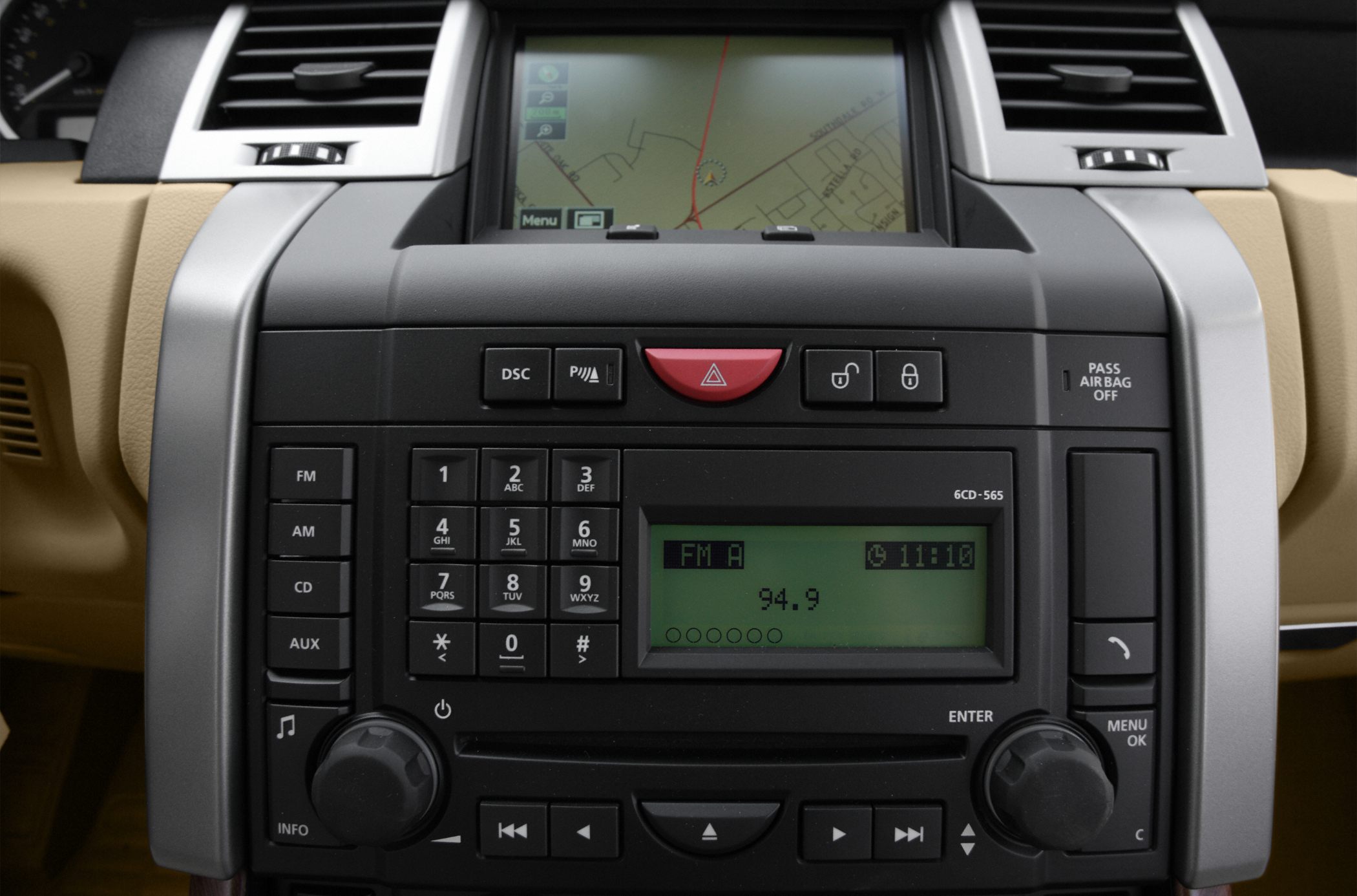 Navigation screen and audio control panel in vehicle center console