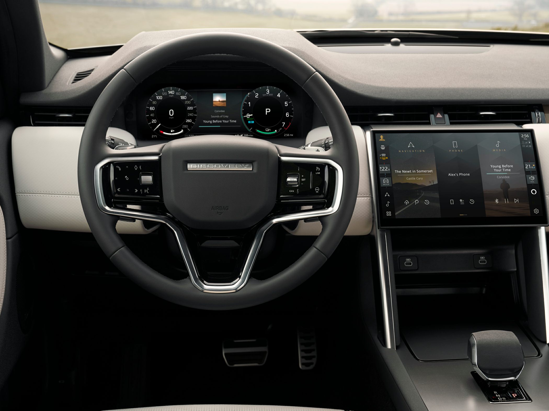 Steering wheel and digital dashboard with infotainment screen