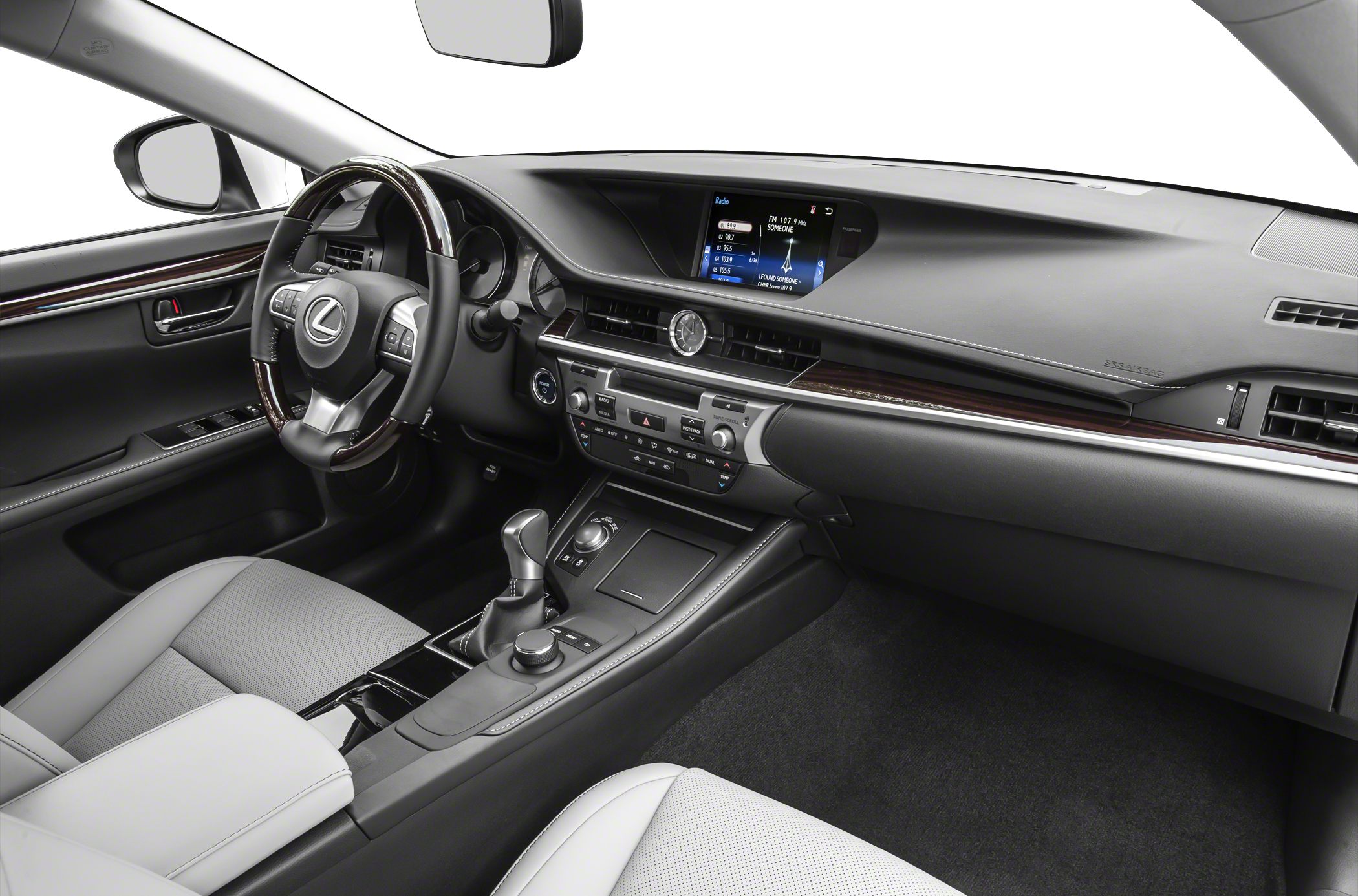 Dashboard with multimedia screen and leather-trimmed steering wheel