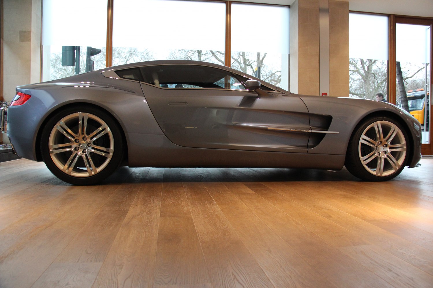 Aerodynamic coupe side profile with alloy wheels