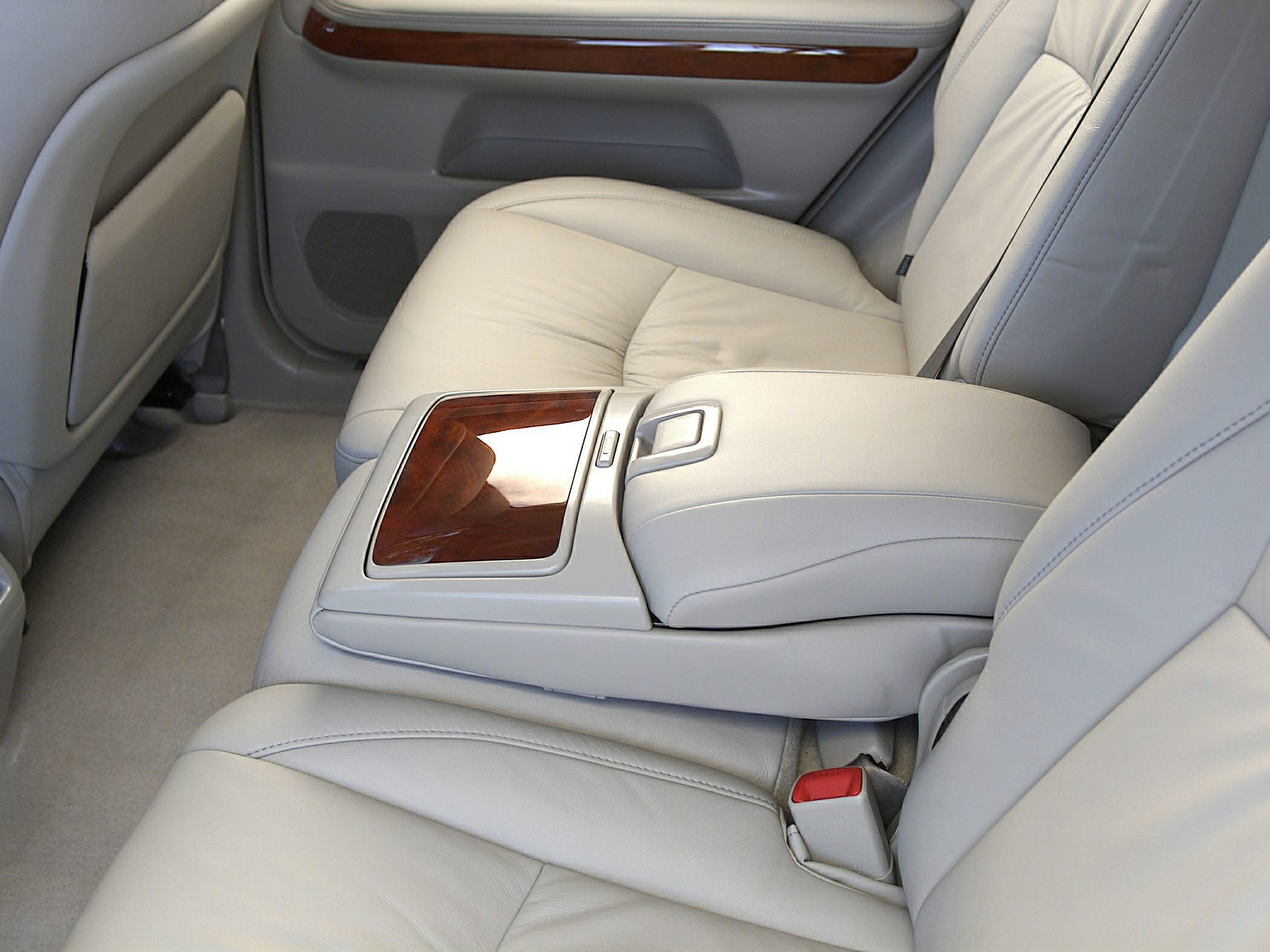 Rear seat leather upholstery and wood-trimmed armrest